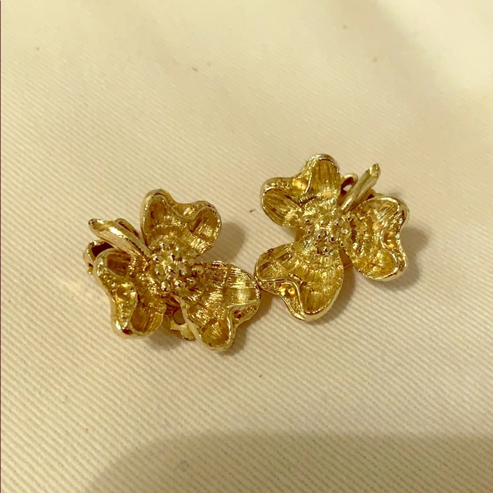 Vintage flower ear clips